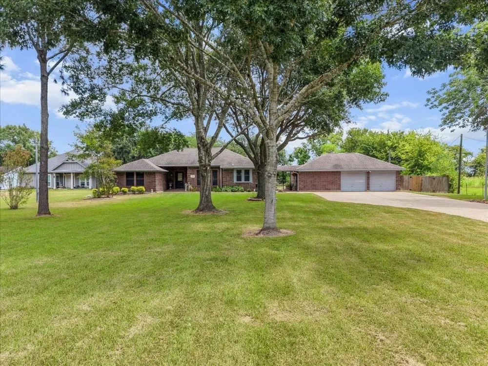 5255 Beaver Road Santa Fe, TX 77517