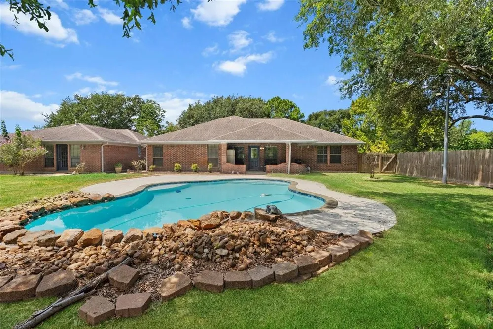 5255 Beaver Road Santa Fe, TX 77517