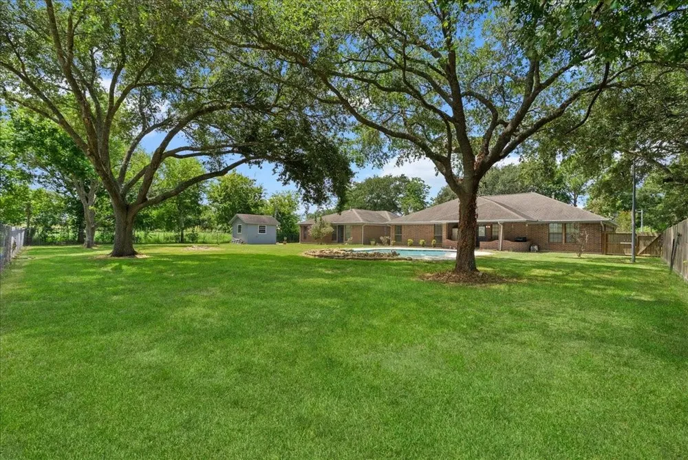 5255 Beaver Road Santa Fe, TX 77517
