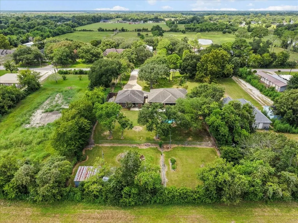 5255 Beaver Road Santa Fe, TX 77517