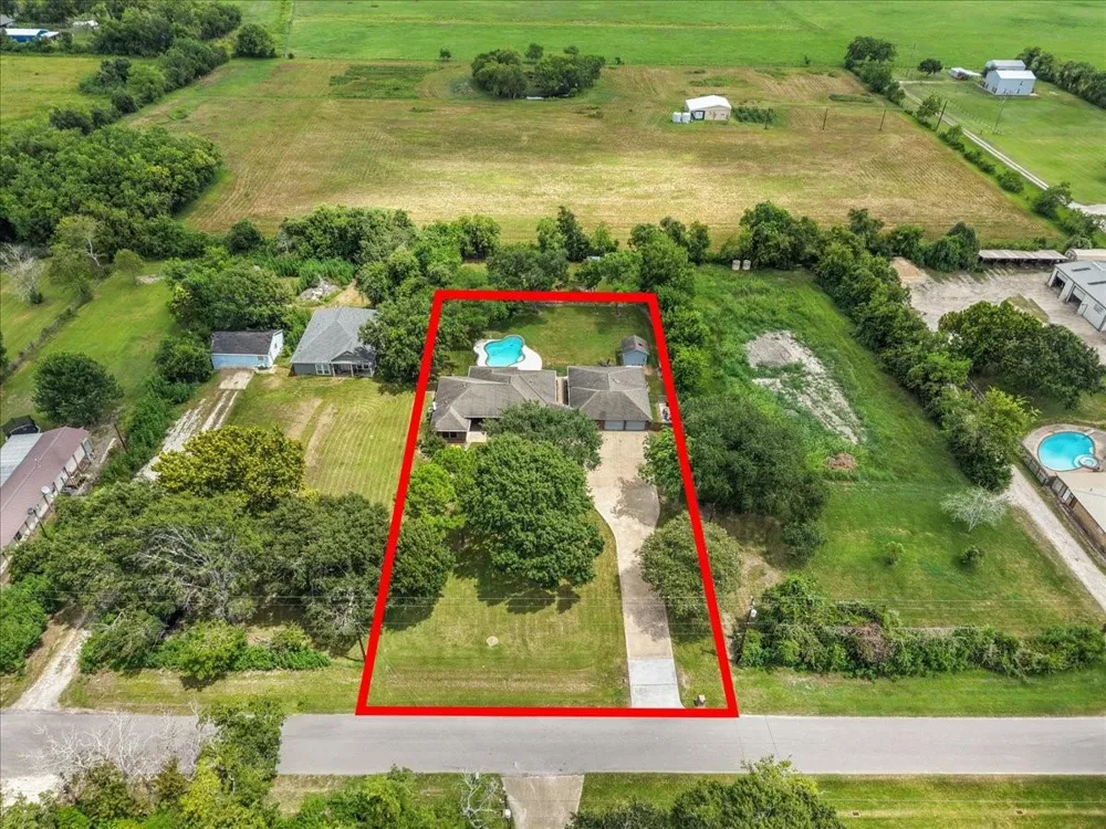 5255 Beaver Road Santa Fe, TX 77517