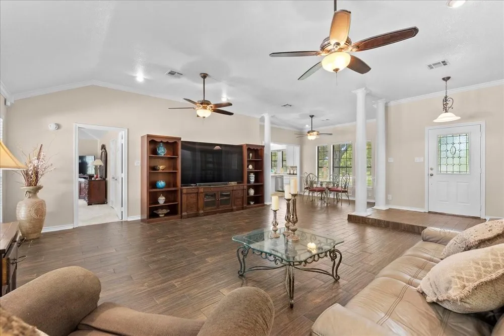 5255 Beaver Road Santa Fe, TX 77517