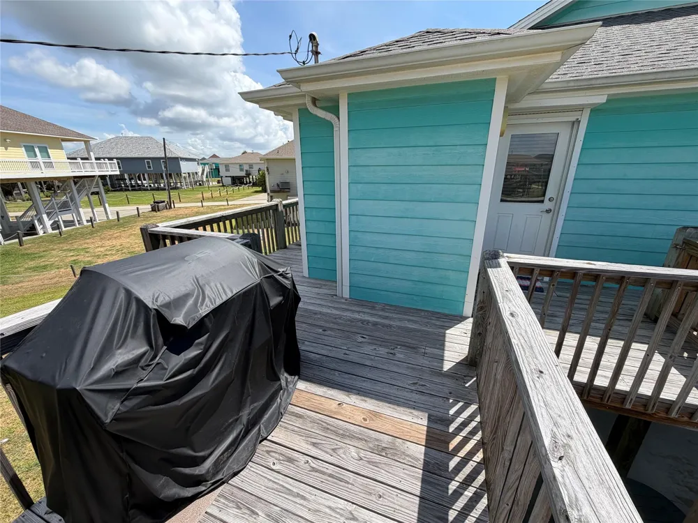 980 S Stingaree Drive Crystal Beach, TX 77650
