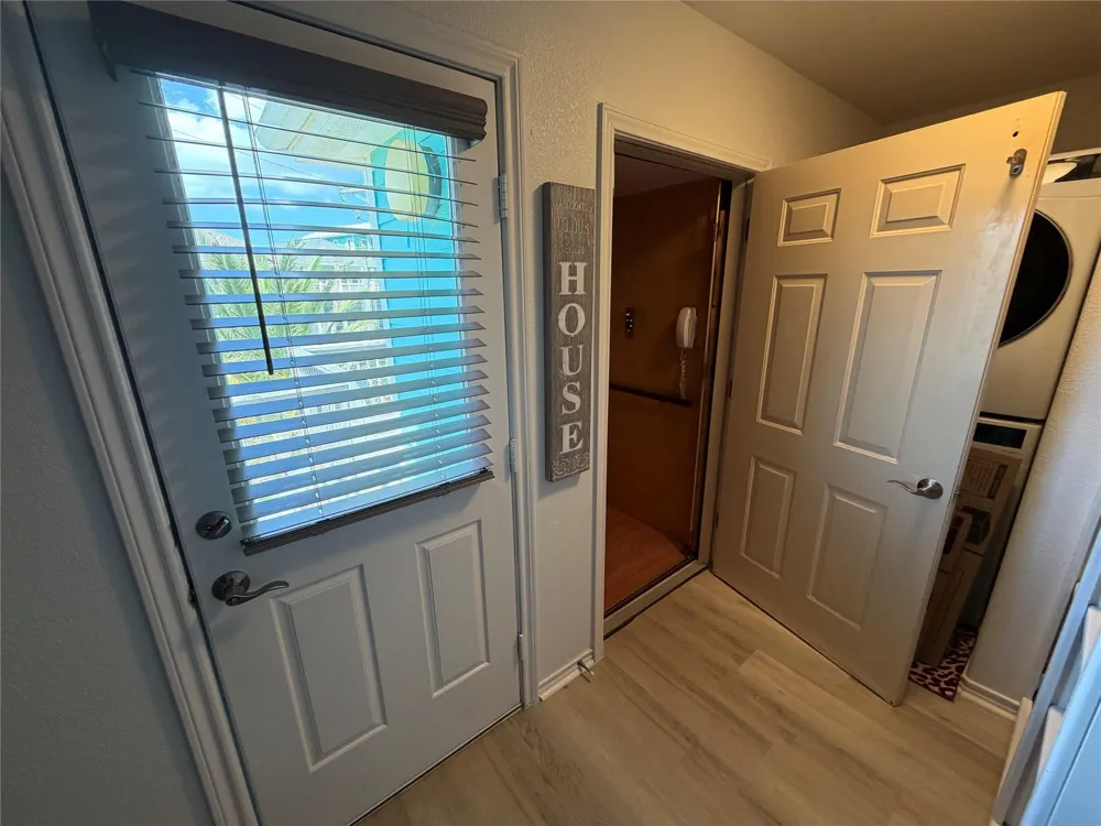 980 S Stingaree Drive Crystal Beach, TX 77650