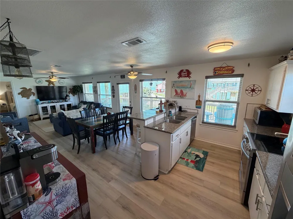 980 S Stingaree Drive Crystal Beach, TX 77650