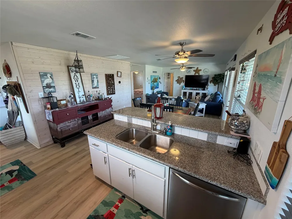 980 S Stingaree Drive Crystal Beach, TX 77650