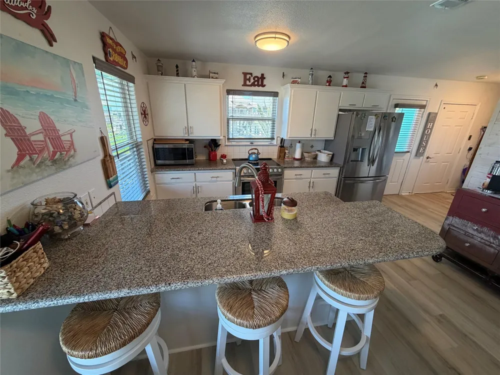 980 S Stingaree Drive Crystal Beach, TX 77650