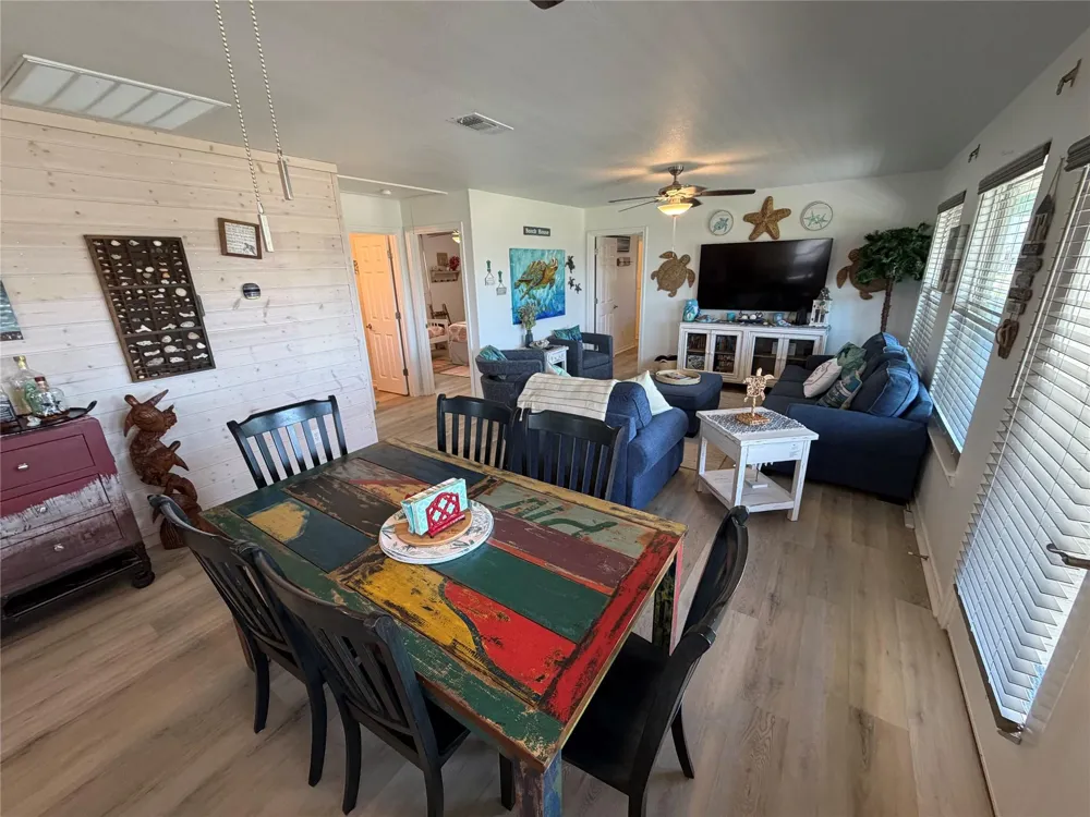 980 S Stingaree Drive Crystal Beach, TX 77650