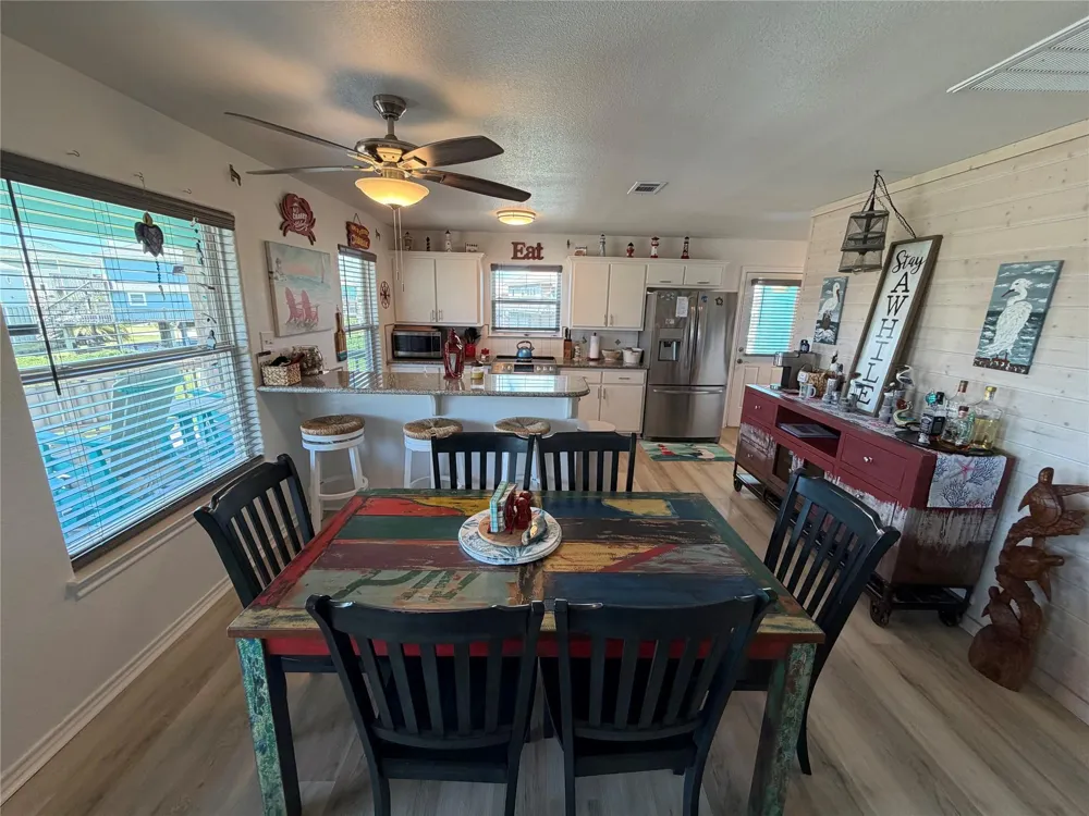 980 S Stingaree Drive Crystal Beach, TX 77650
