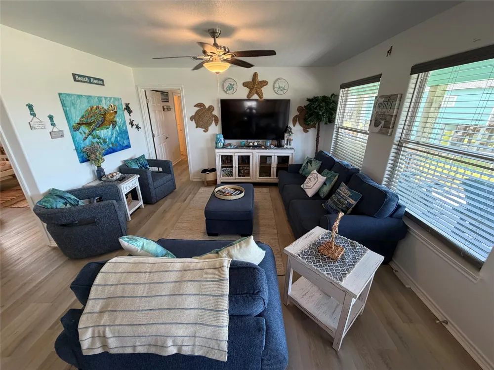980 S Stingaree Drive Crystal Beach, TX 77650
