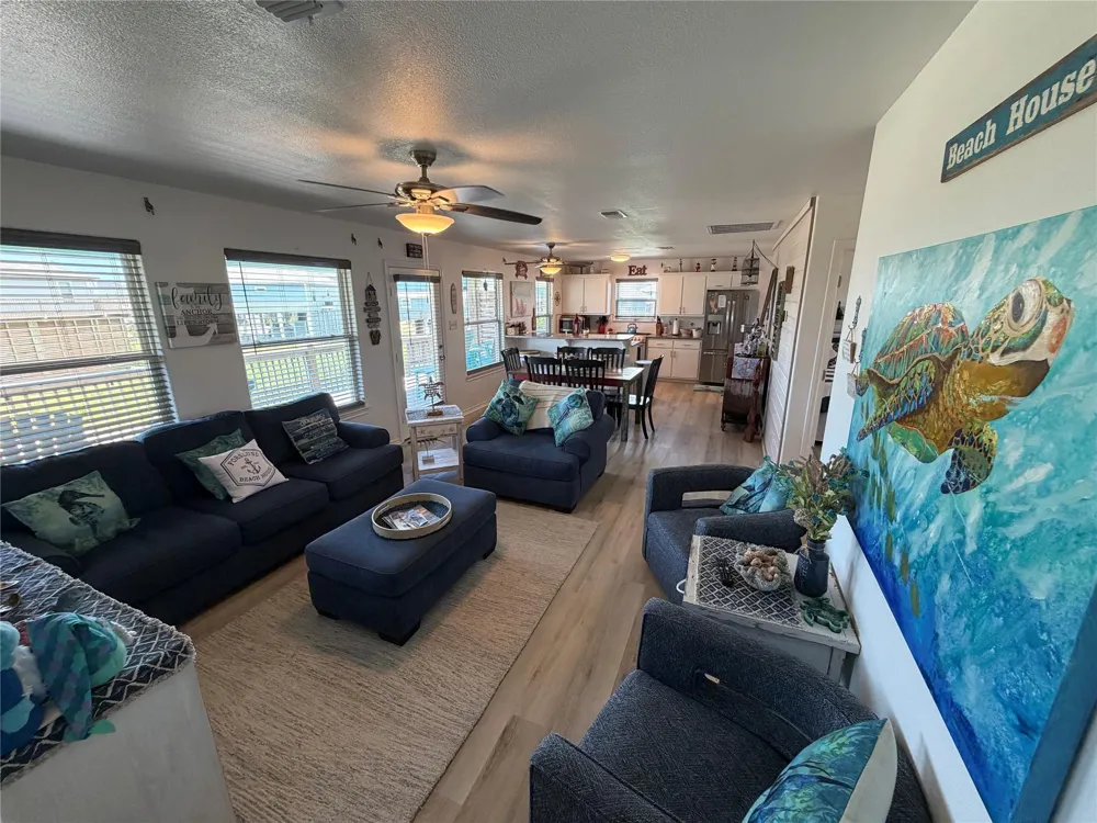 980 S Stingaree Drive Crystal Beach, TX 77650