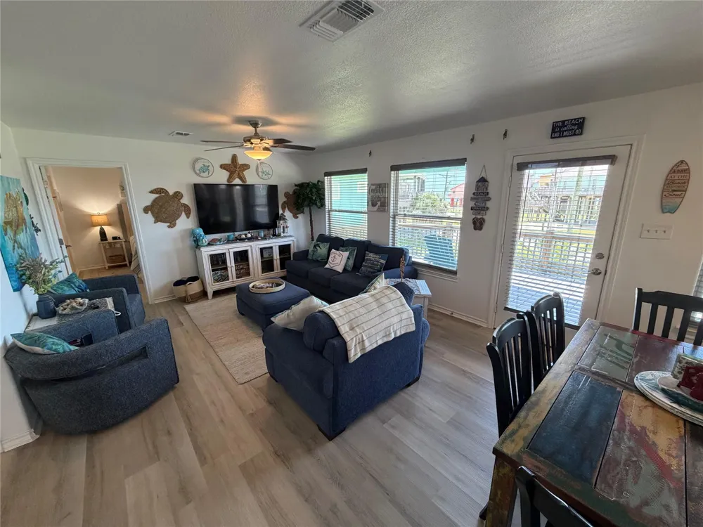 980 S Stingaree Drive Crystal Beach, TX 77650