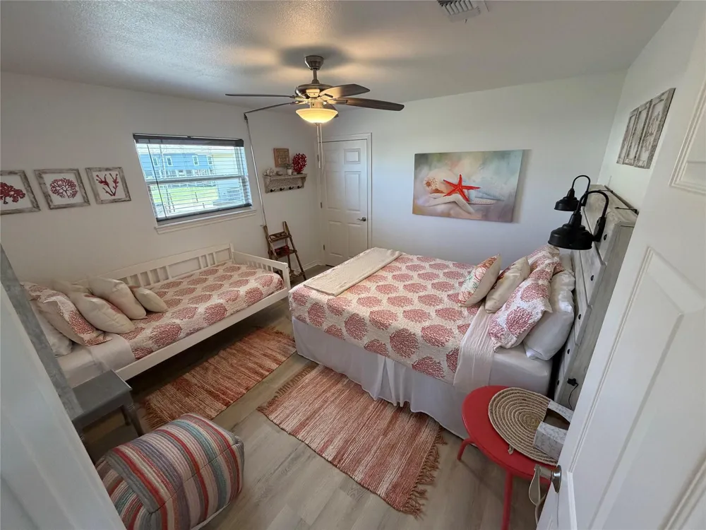 980 S Stingaree Drive Crystal Beach, TX 77650