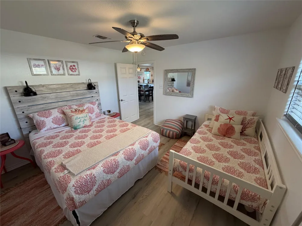 980 S Stingaree Drive Crystal Beach, TX 77650