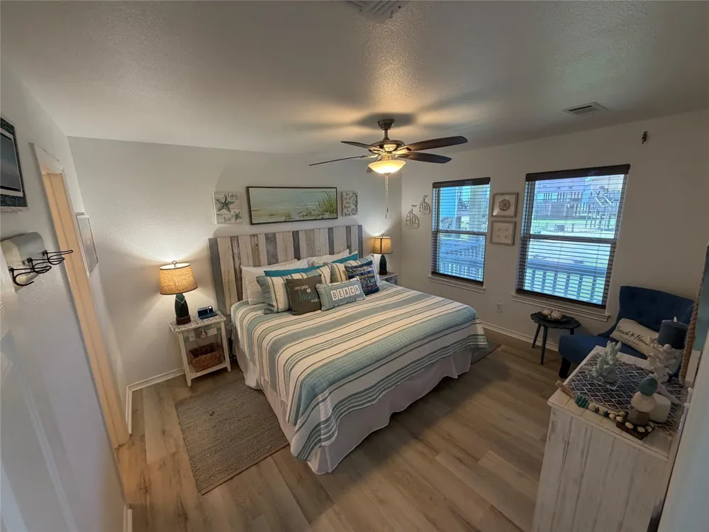 980 S Stingaree Drive Crystal Beach, TX 77650