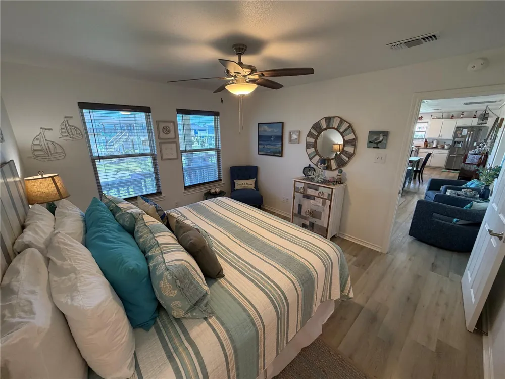 980 S Stingaree Drive Crystal Beach, TX 77650