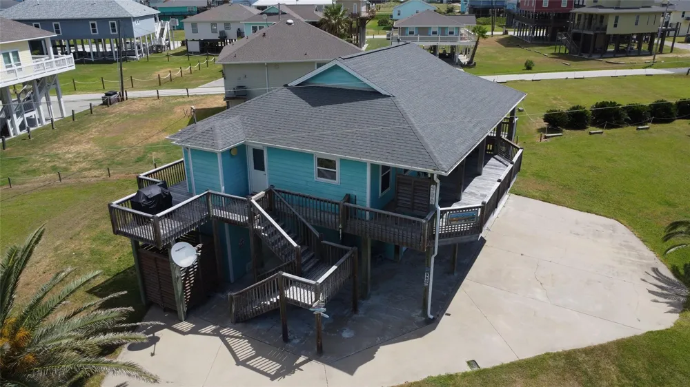 980 S Stingaree Drive Crystal Beach, TX 77650