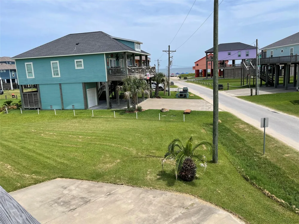980 S Stingaree Drive Crystal Beach, TX 77650