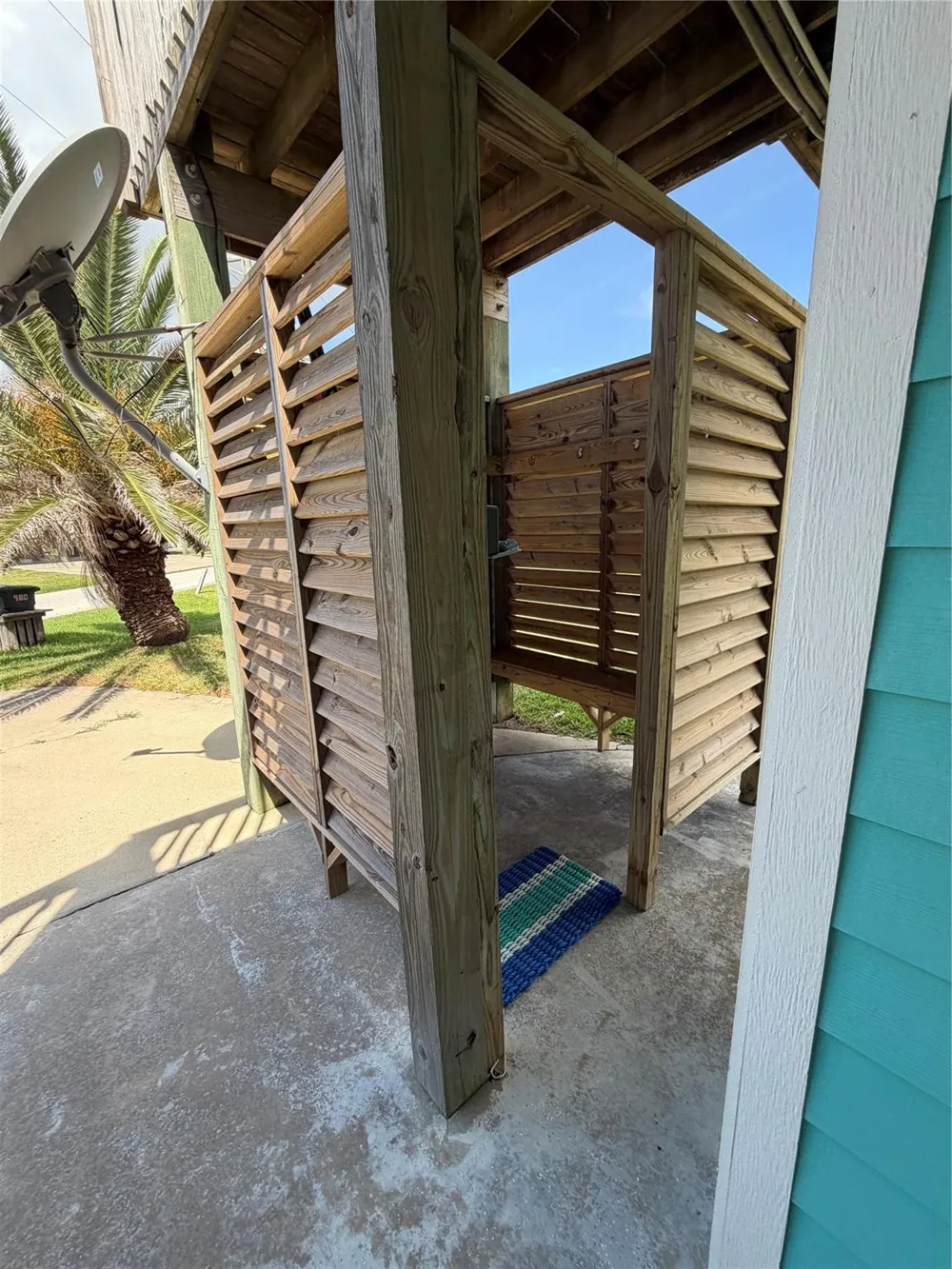 980 S Stingaree Drive Crystal Beach, TX 77650