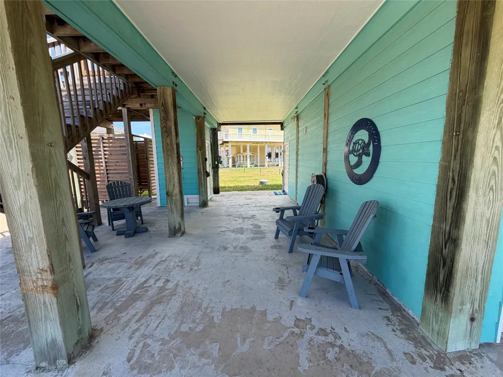 980 S Stingaree Drive Crystal Beach, TX 77650