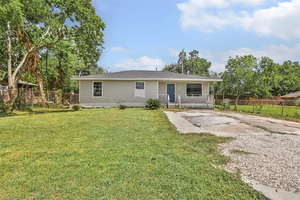 234 Bay Oaks Drive La Porte, TX 77571