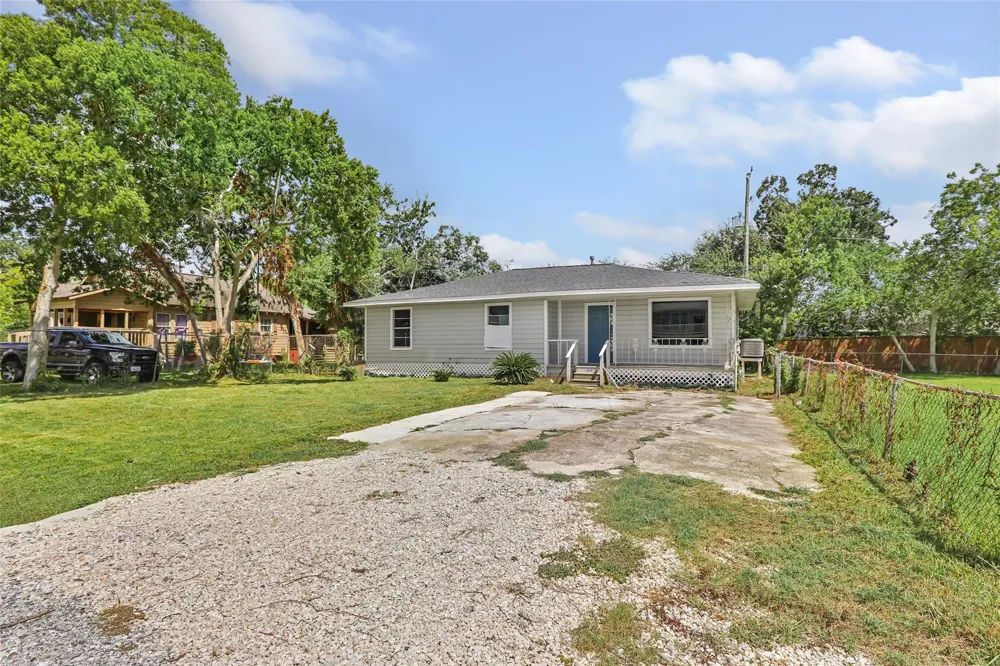 234 Bay Oaks Drive La Porte, TX 77571