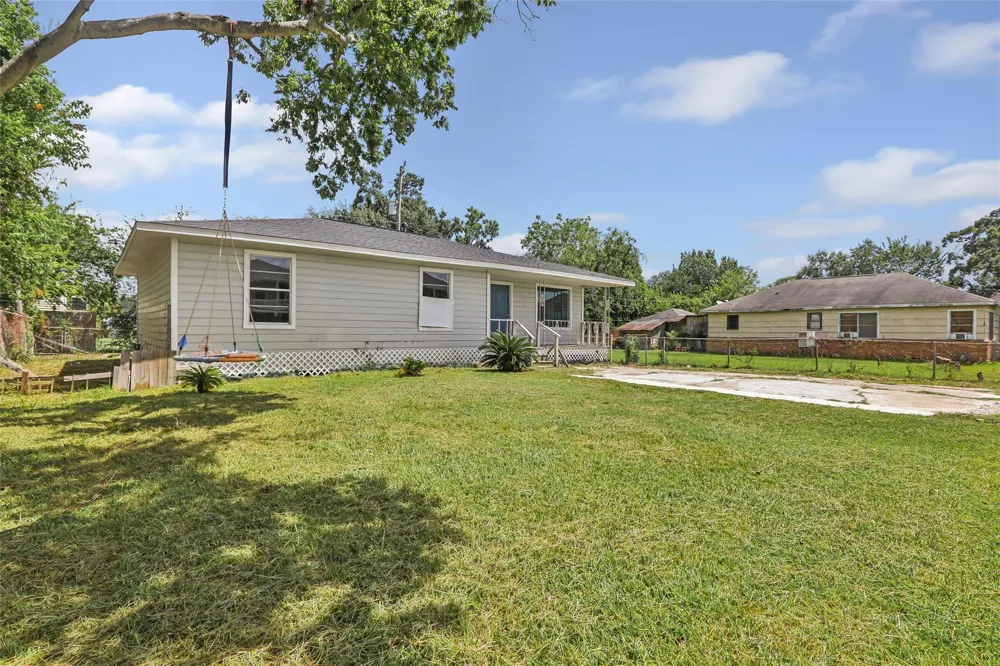 234 Bay Oaks Drive La Porte, TX 77571