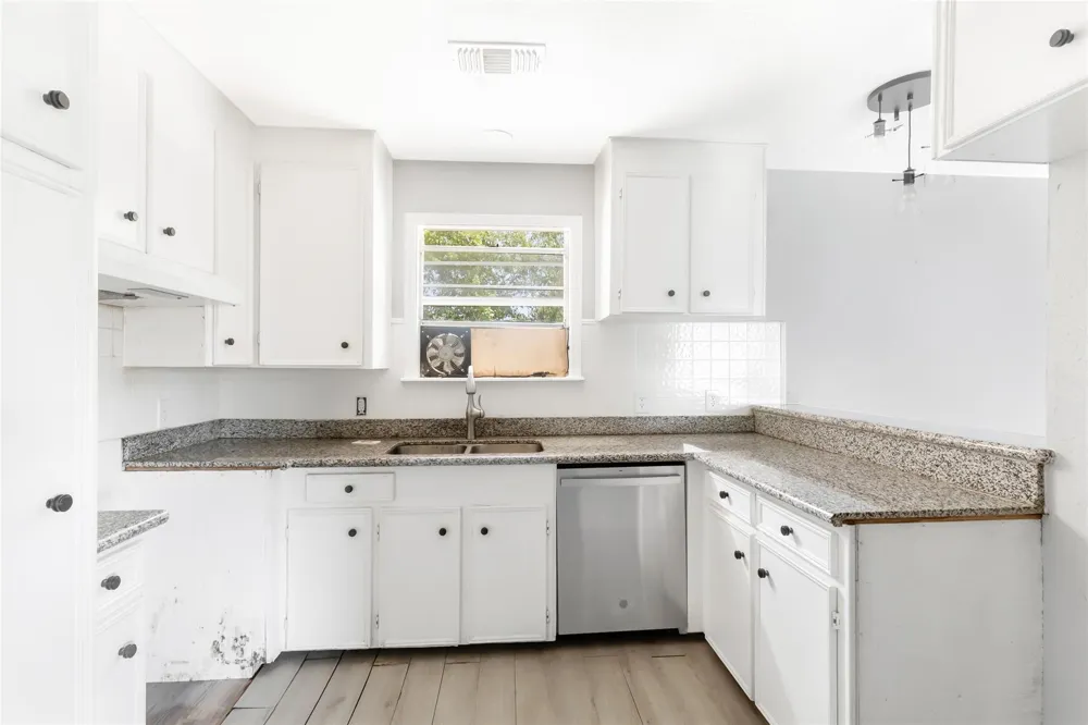 234 Bay Oaks Drive La Porte, TX 77571