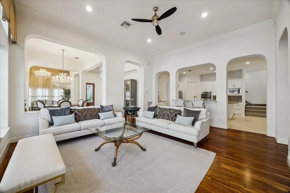 2727 Tudor Manor Houston, TX 77082