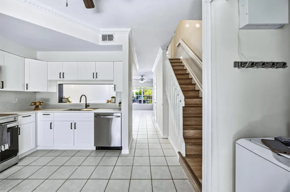 9872 NW 56th Place Coral Springs, FL 33076