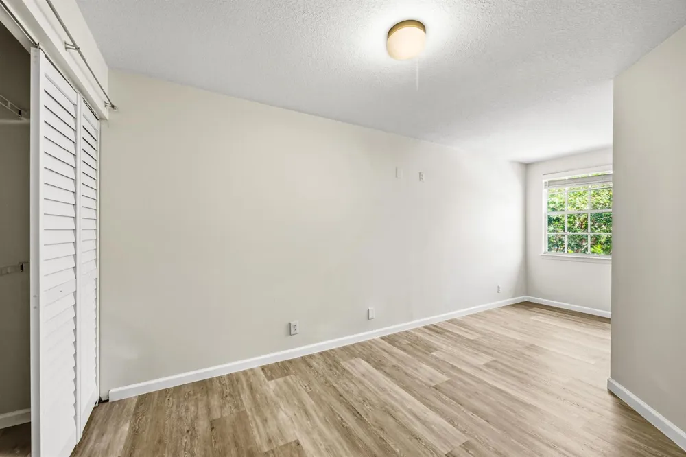9872 NW 56th Place Coral Springs, FL 33076