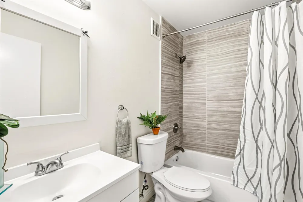 9872 NW 56th Place Coral Springs, FL 33076