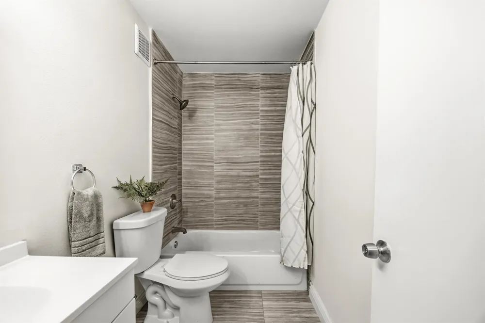 9872 NW 56th Place Coral Springs, FL 33076