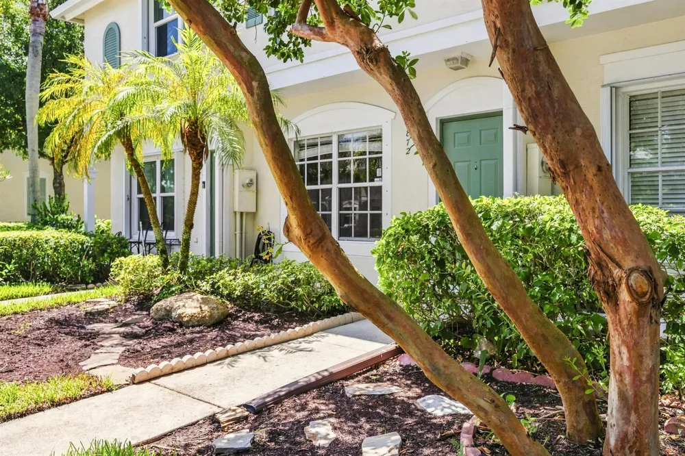 9872 NW 56th Place Coral Springs, FL 33076