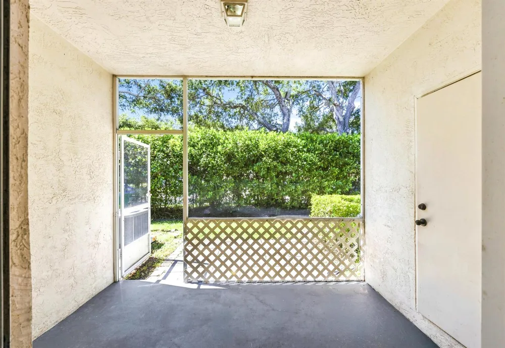 9872 NW 56th Place Coral Springs, FL 33076