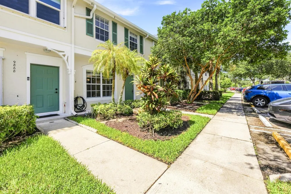 9872 NW 56th Place Coral Springs, FL 33076