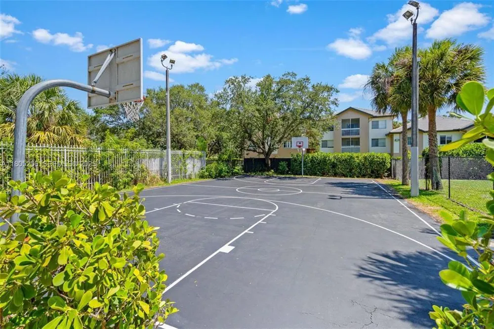 9872 NW 56th Place Coral Springs, FL 33076