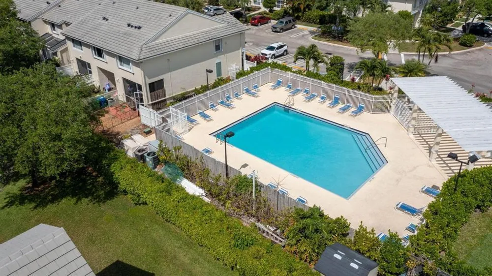 9872 NW 56th Place Coral Springs, FL 33076