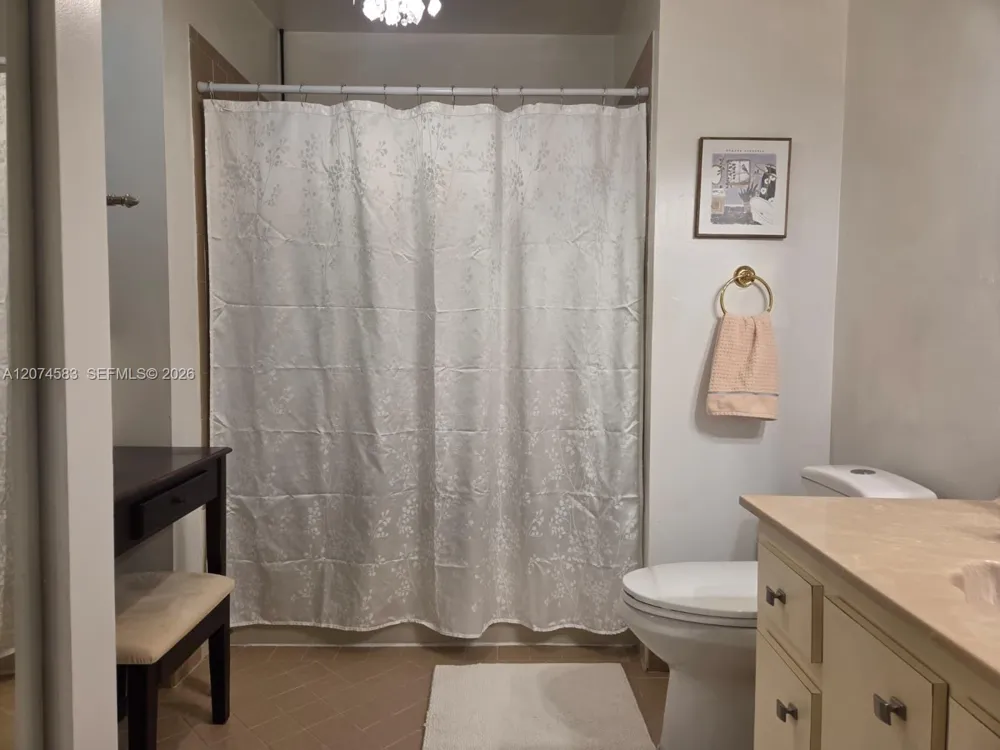 6745 NW 169th St #14F Hialeah, FL 33015