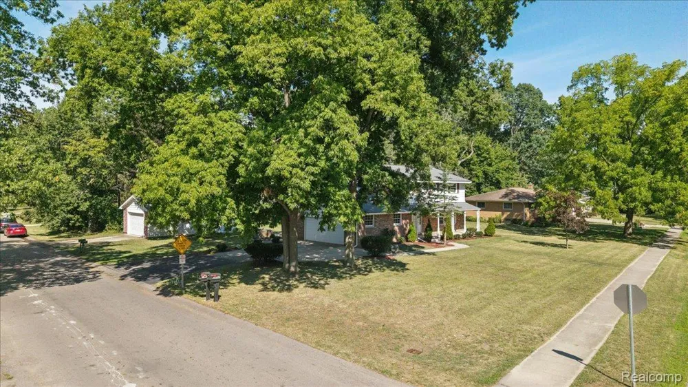 2260 S Harvey Avenue Westland City, MI 48186