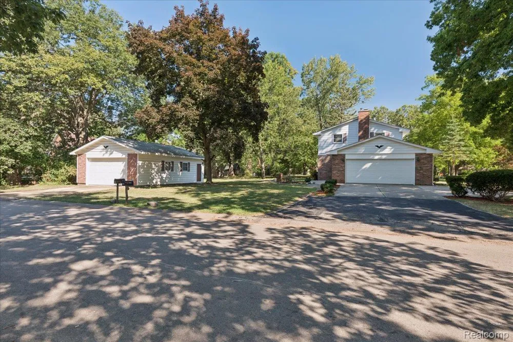 2260 S Harvey Avenue Westland City, MI 48186