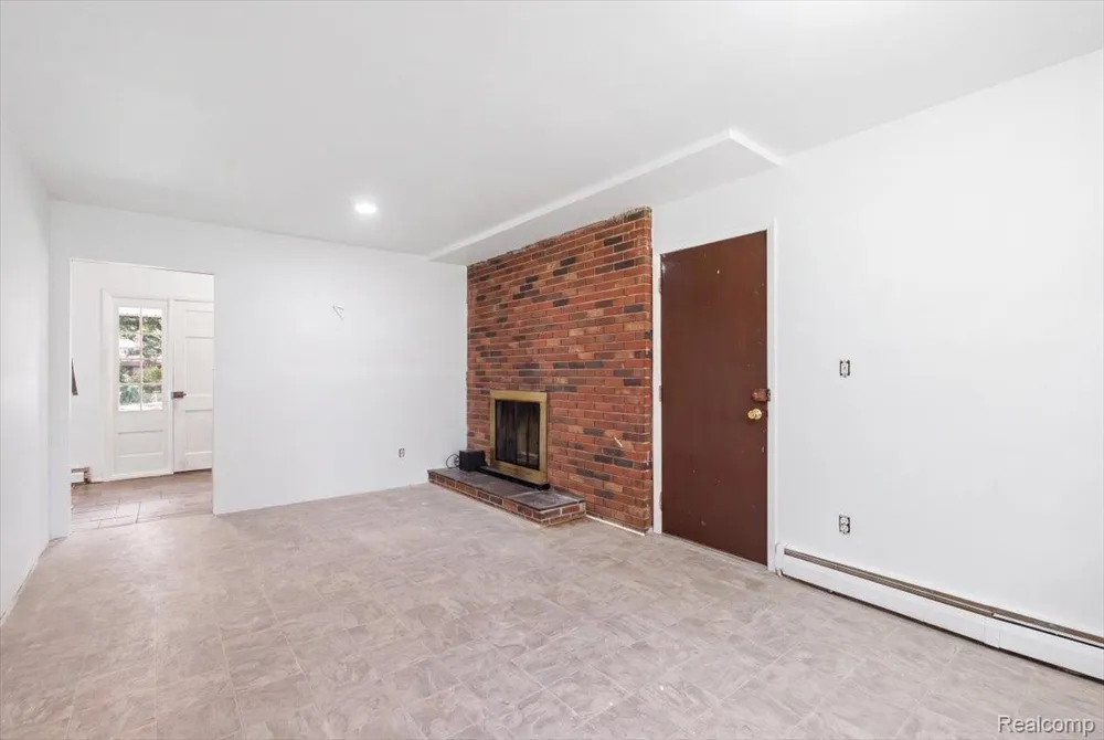 2260 S Harvey Avenue Westland City, MI 48186