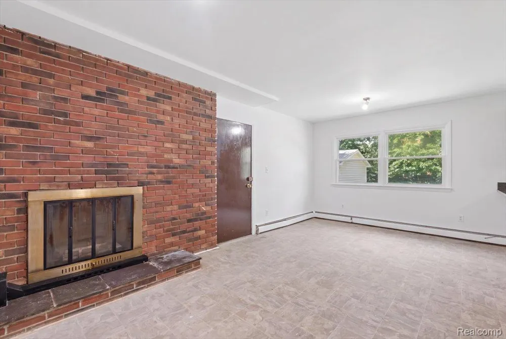 2260 S Harvey Avenue Westland City, MI 48186