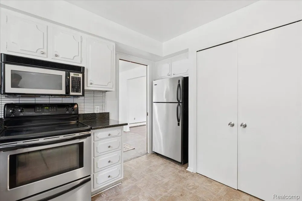 2260 S Harvey Avenue Westland City, MI 48186
