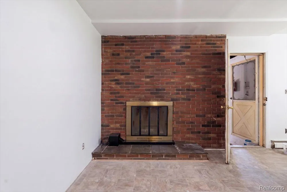 2260 S Harvey Avenue Westland City, MI 48186