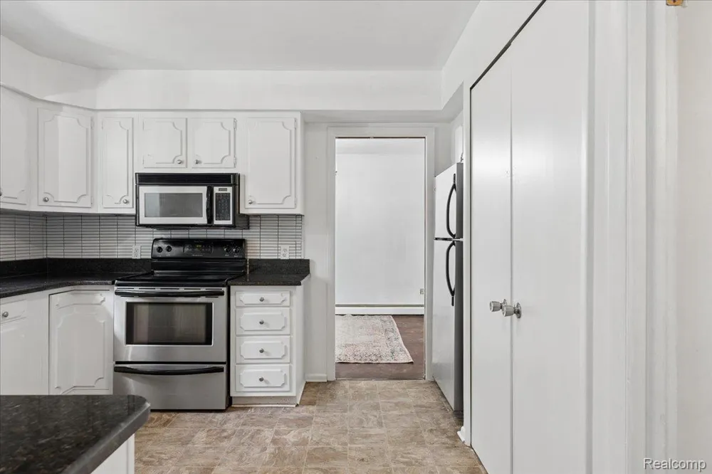 2260 S Harvey Avenue Westland City, MI 48186