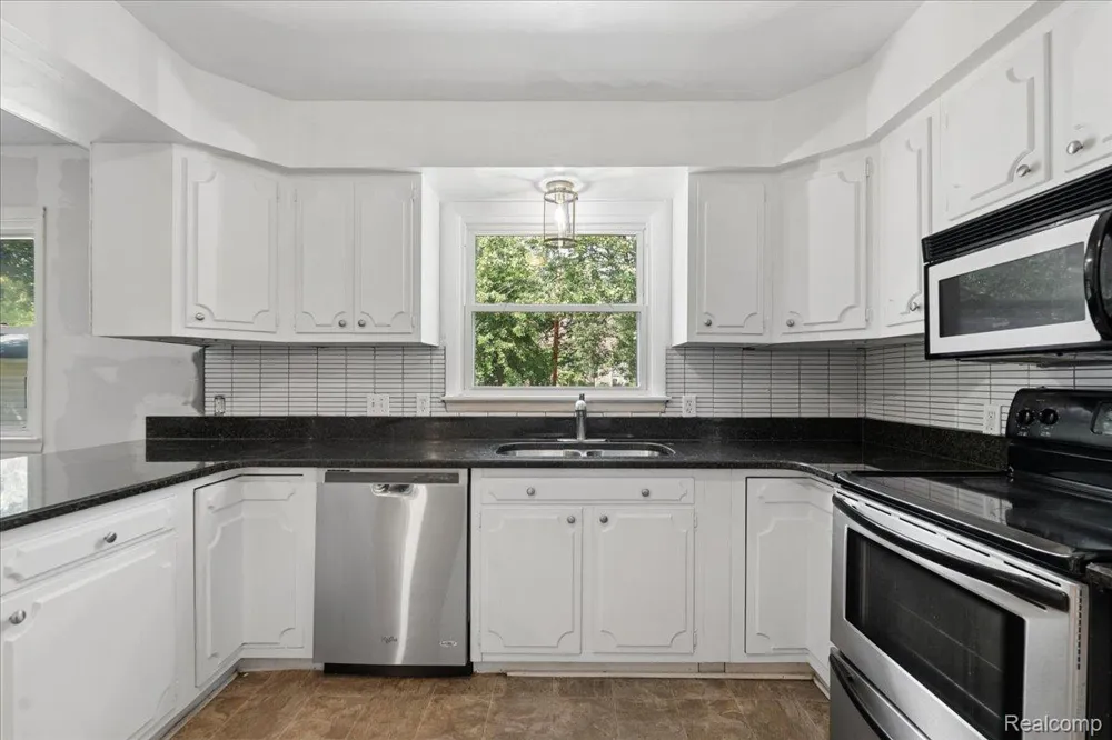 2260 S Harvey Avenue Westland City, MI 48186
