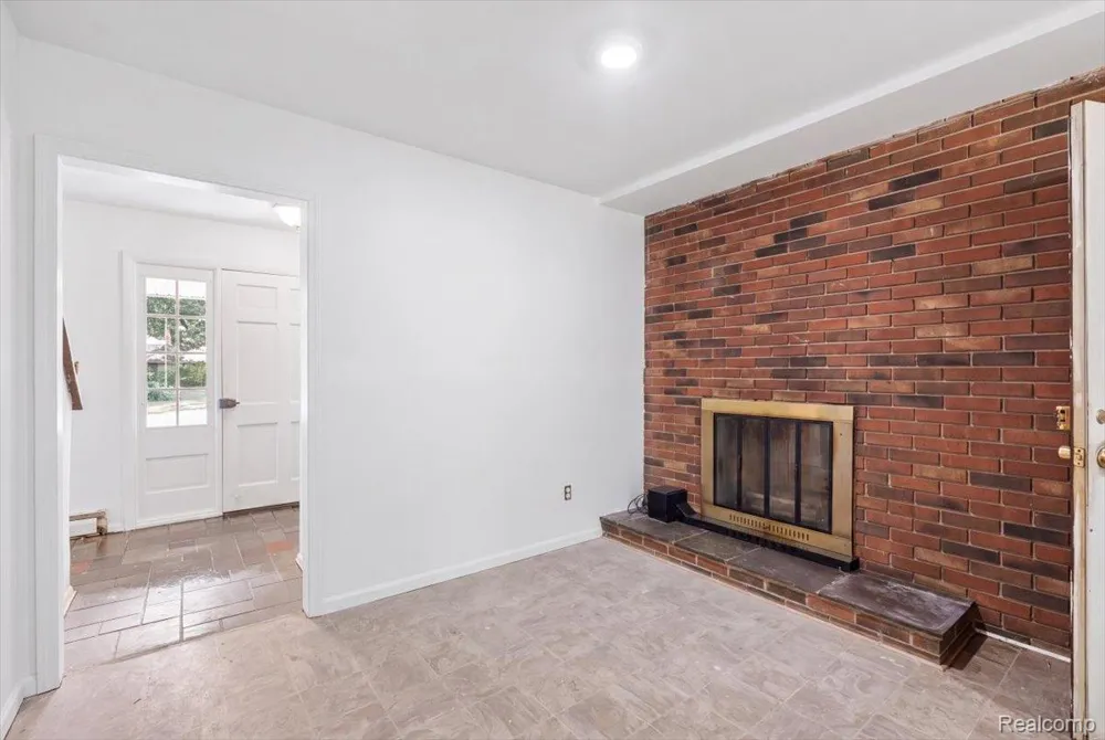 2260 S Harvey Avenue Westland City, MI 48186