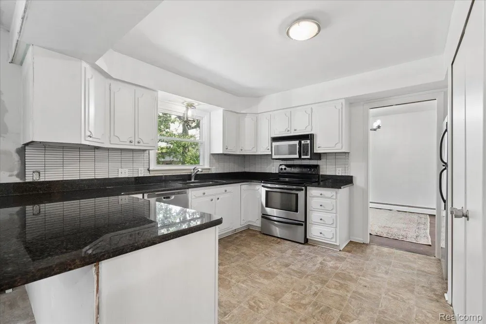 2260 S Harvey Avenue Westland City, MI 48186