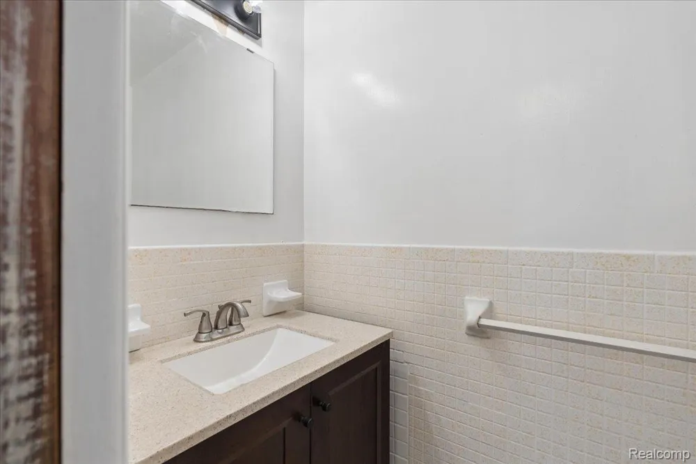 2260 S Harvey Avenue Westland City, MI 48186